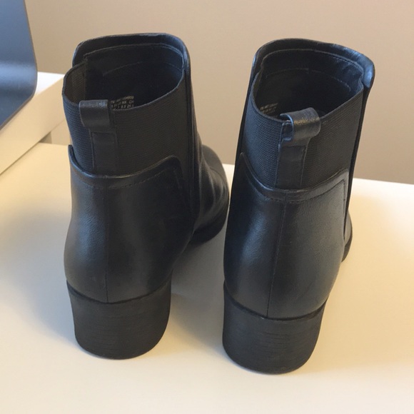 Kenneth Cole Chelsea Boots - Picture 3 of 6